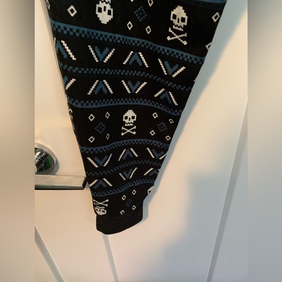 Warehouse One black and blue skull print 2pc pajamas size XL - Picture 3 of 5